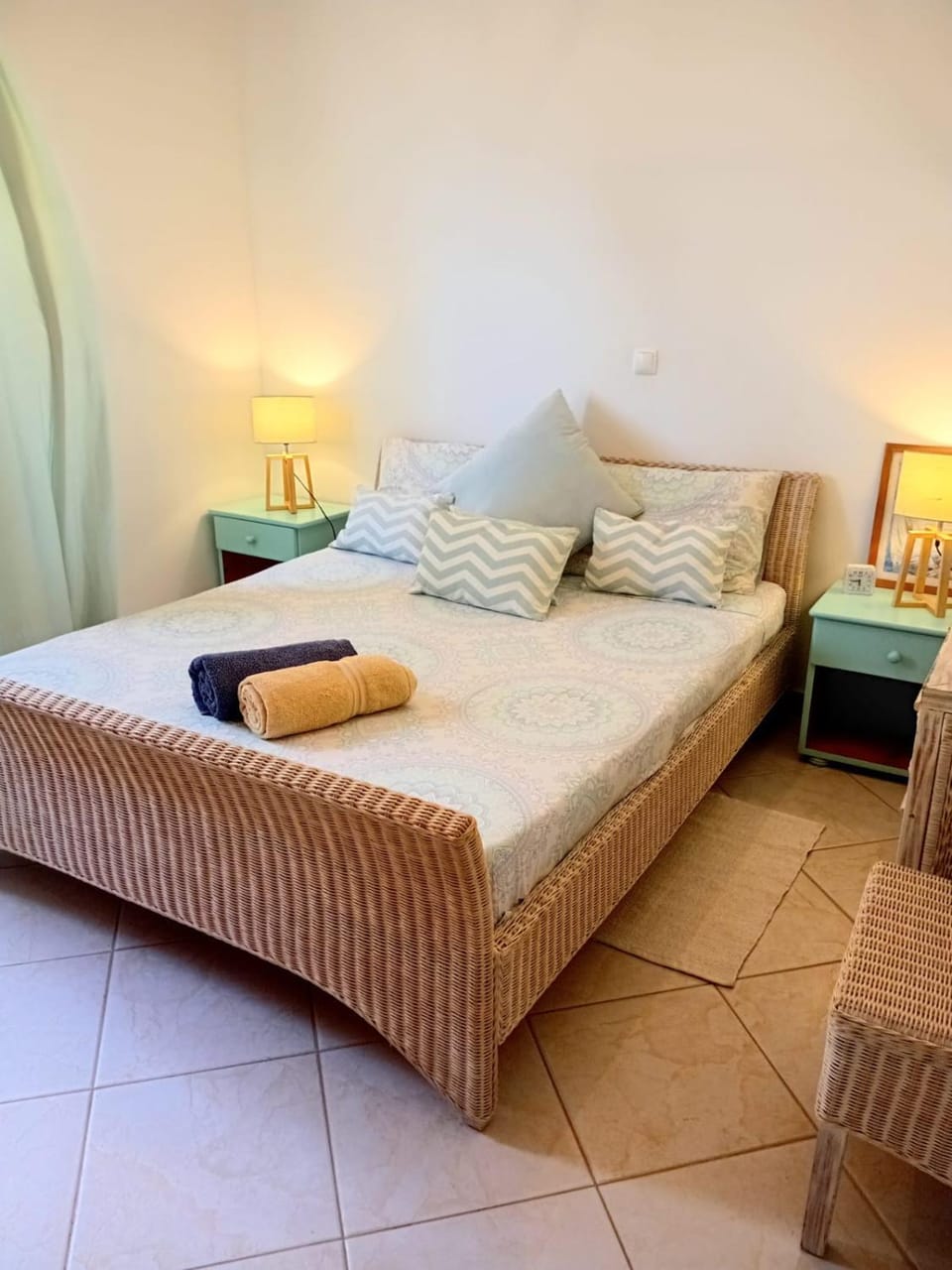 Bed, Bedroom, towels