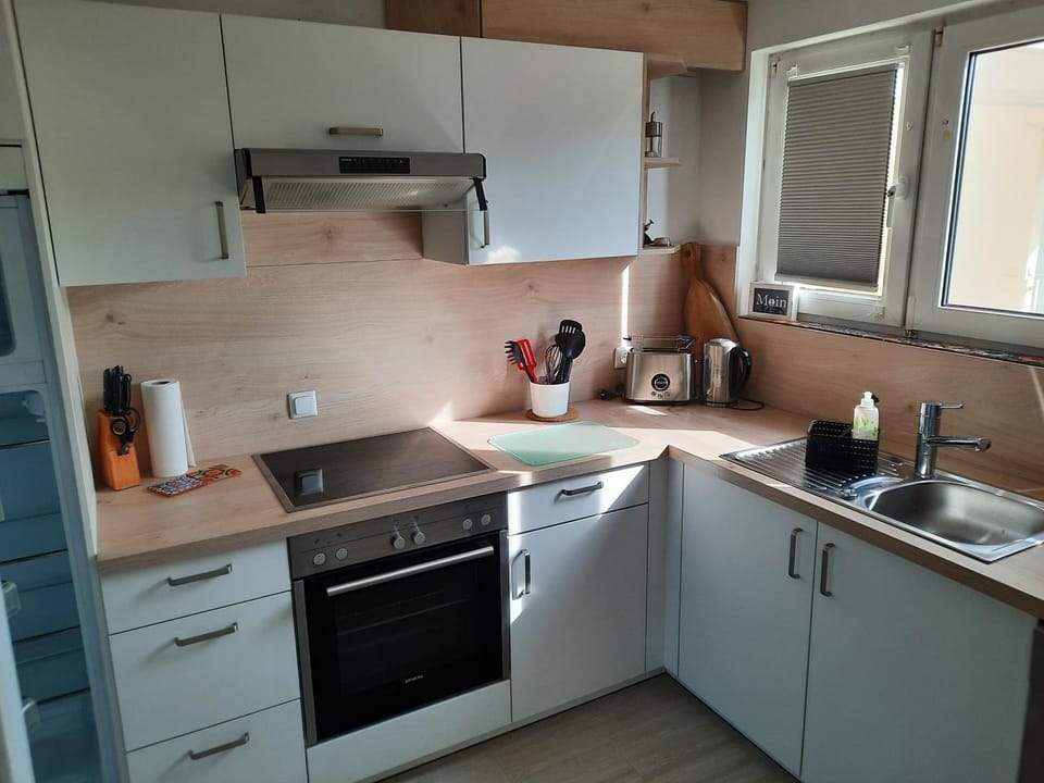 Kitchen or kitchenette, Living room