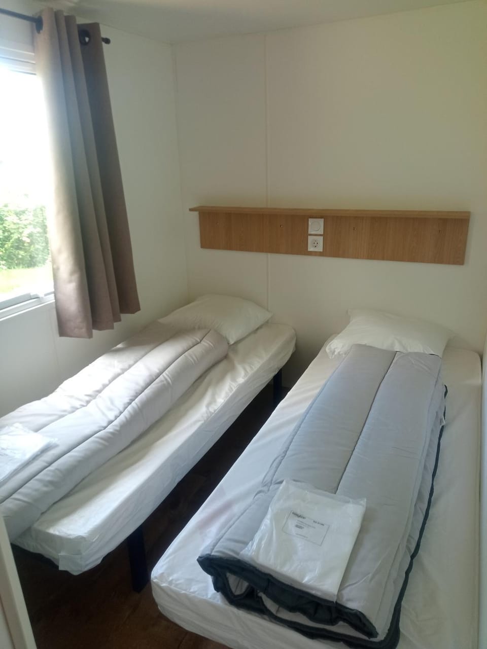 Camping de Marcilly sur Vienne Campground/ 
RV Resort in Centre-Val de Loire