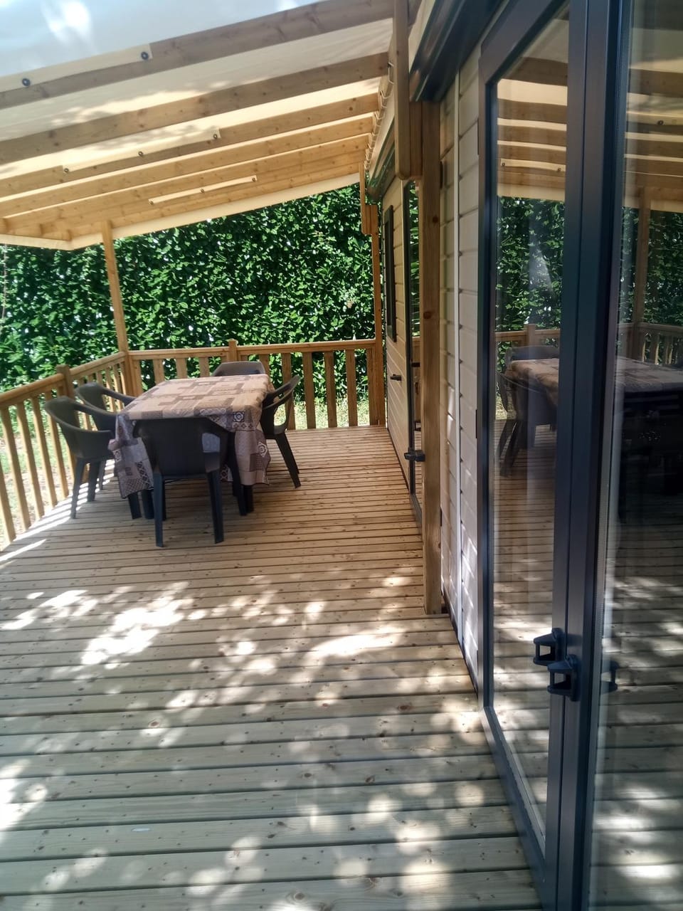 Camping de Marcilly sur Vienne Campground/ 
RV Resort in Centre-Val de Loire