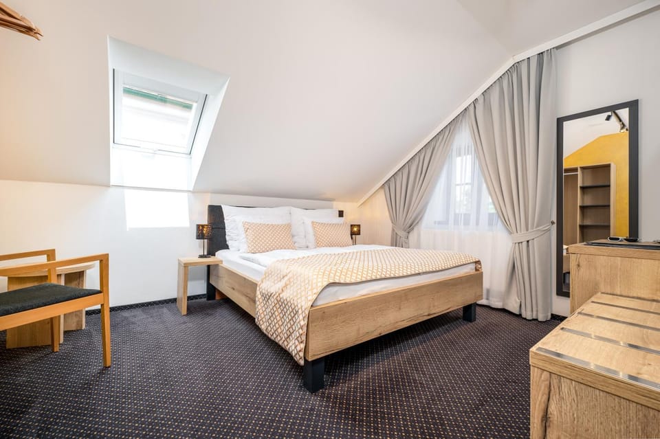 Bed, Photo of the whole room, hair dresser