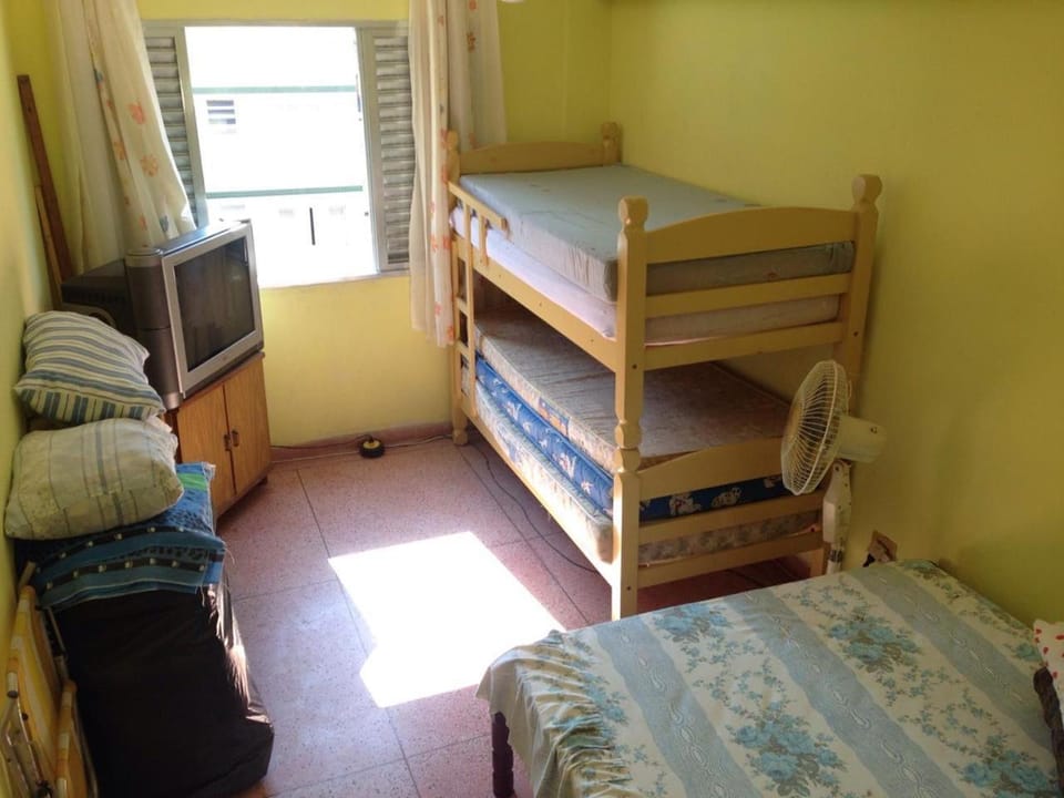 Apartamento Praia Grande, Vila Tupi, em frente ao mar, com retirada de chaves na casa da proprietária Apartment in State of São Paulo