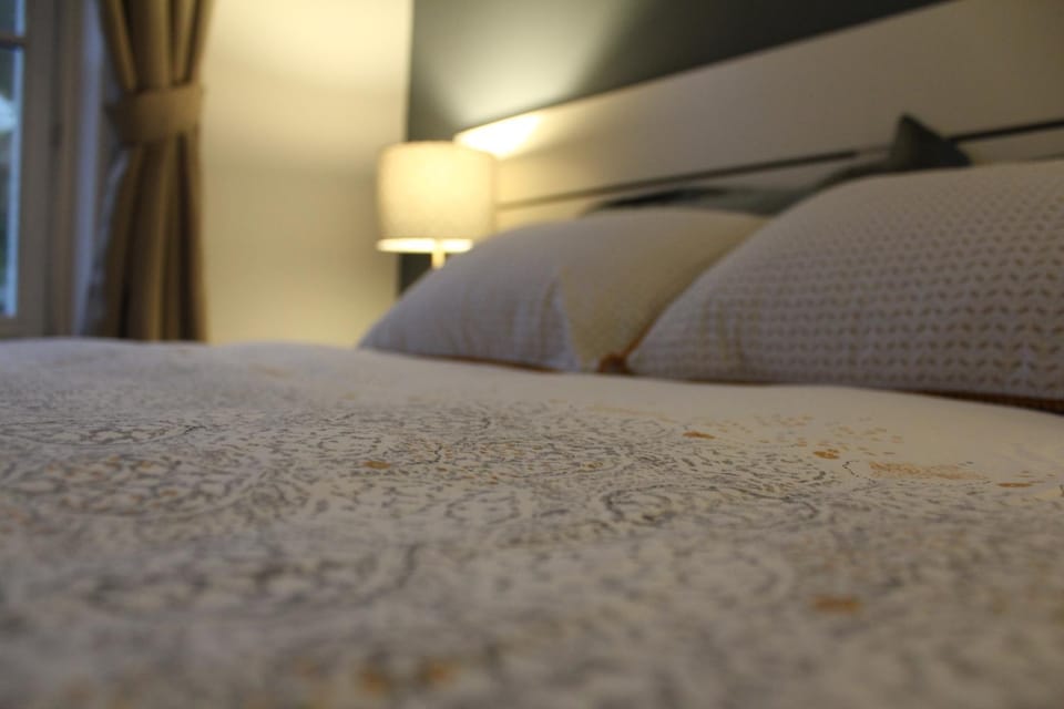 Bed, Quiet street view