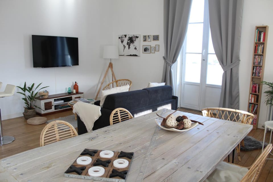 Dining area, Meals