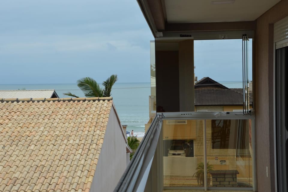 Belíssimo Apto 2 Suítes a 50 metros do mar em Bombinhas SC Apartment in Bombinhas