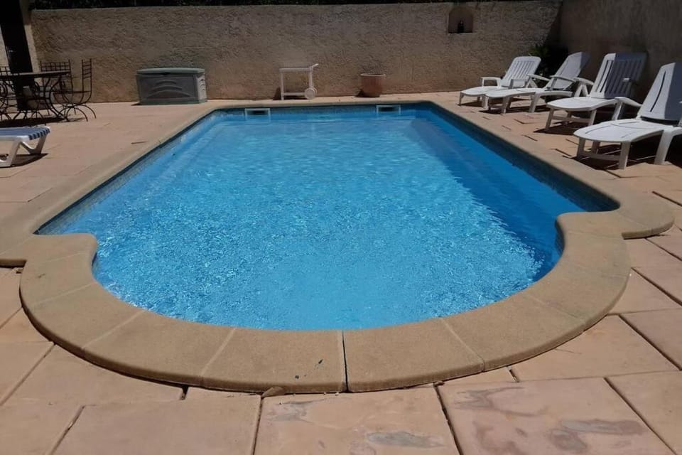 jolie villa avec piscine House in Marignane