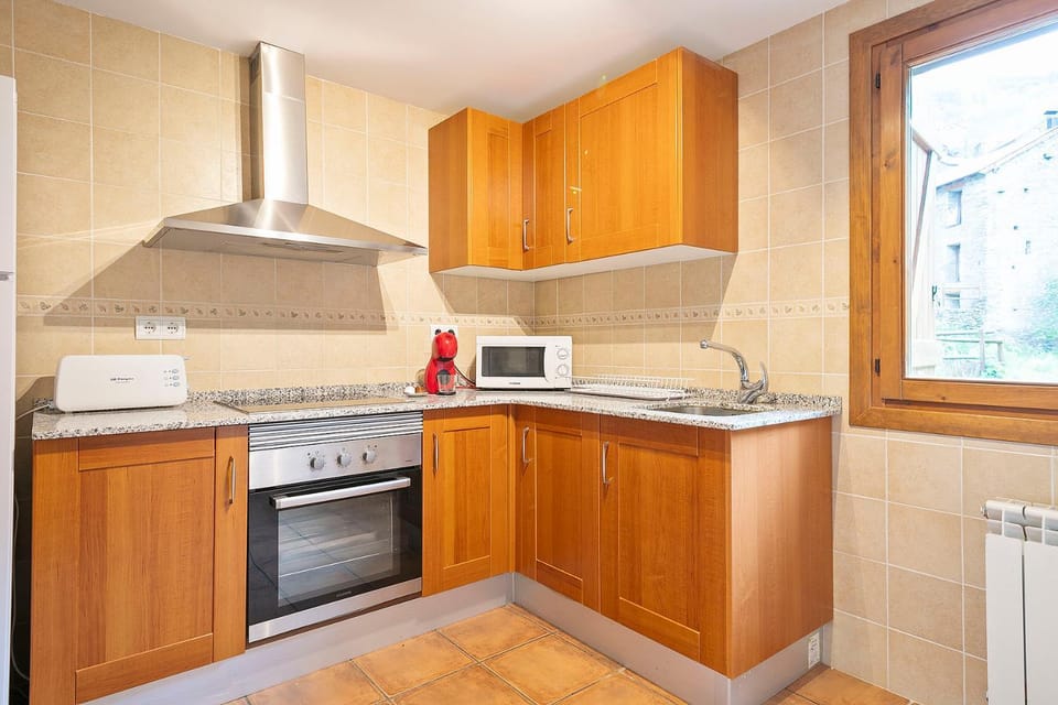 Kitchen or kitchenette, microwave, oven, toaster