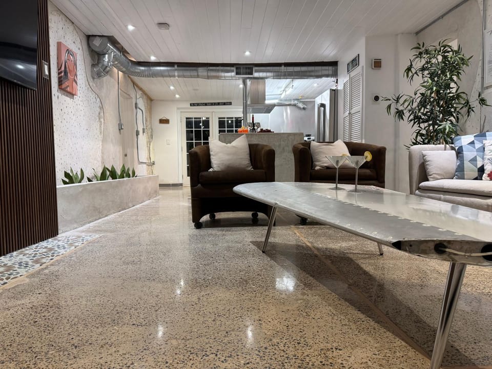 Living room, Seating area