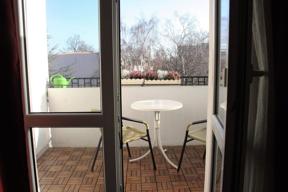 Balcony/Terrace, Photo of the whole room, Decorative detail, Garden view