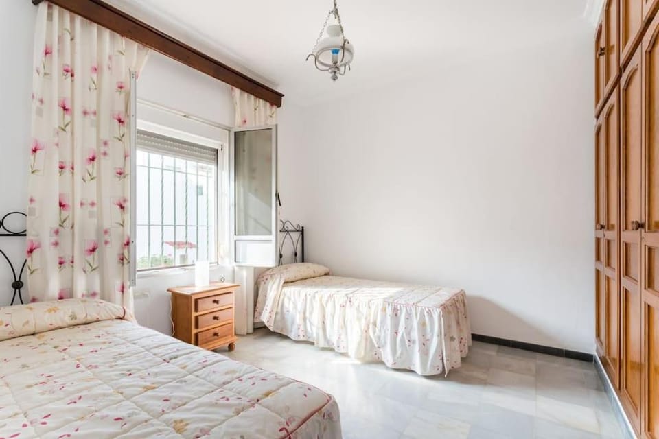 Bed, Photo of the whole room, Bedroom, wardrobe
