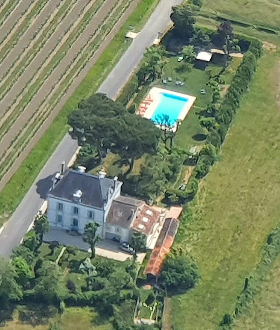 Property building, Day, Neighbourhood, Natural landscape, Bird's eye view, Garden, Garden view, Pool view, Swimming pool