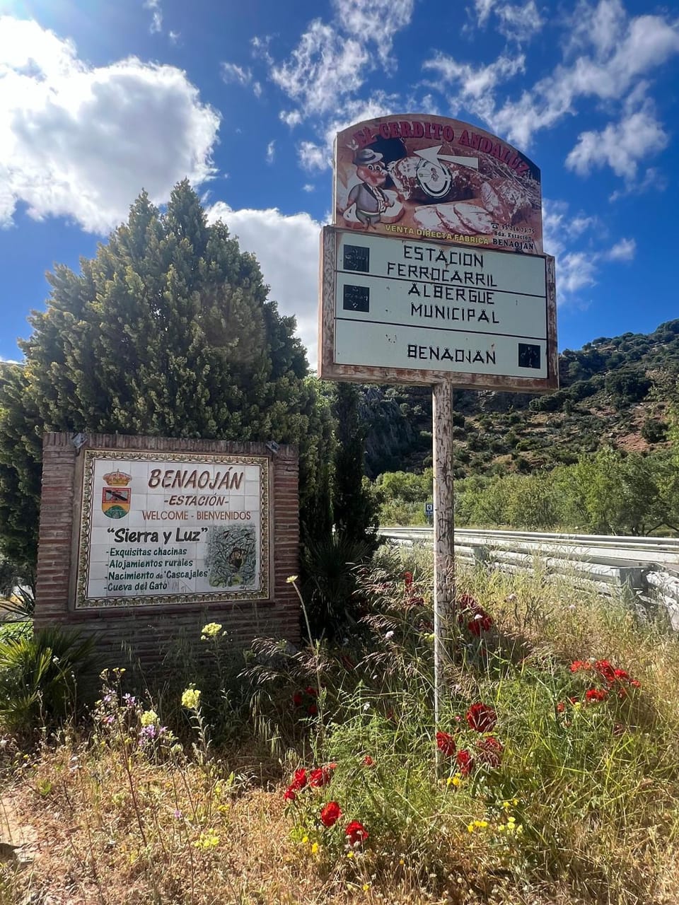 Nearby landmark, Off site, Natural landscape, Logo/Certificate/Sign