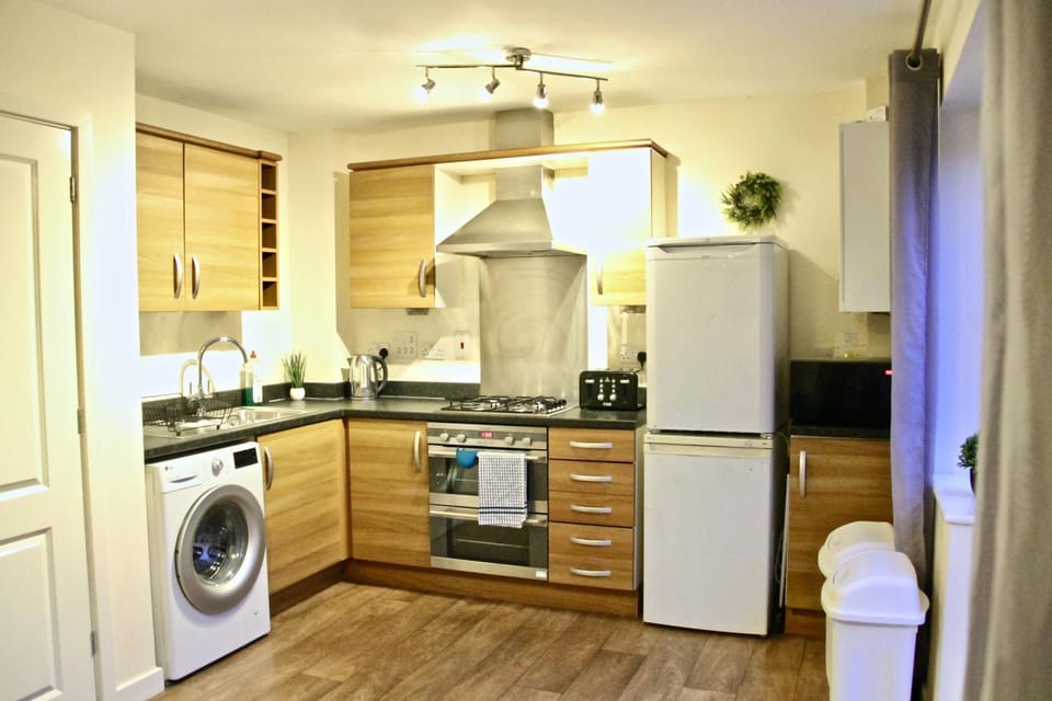 EasyRest House Peterborough - 6 Beds & Private Parking - Easy Location - Access to A1, City Centre & Shops House in Huntingdonshire District