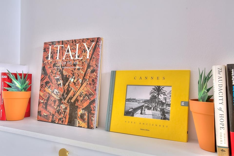 Library, Living room, Street view