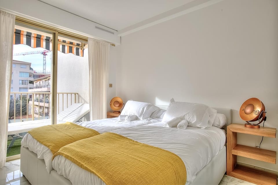 Bedroom, Pool view