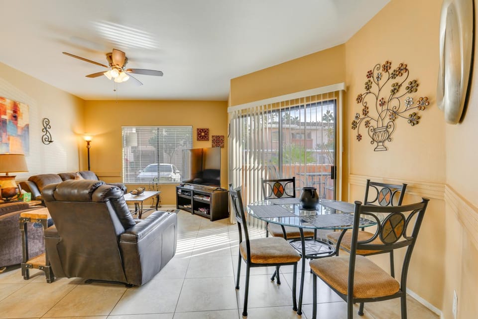 Phoenix Group Getaway, 3 Mi to State Farm Stadium! House in Avondale
