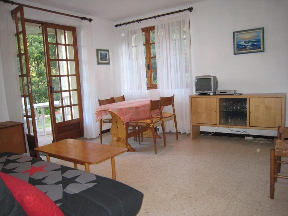 Charmant T3 avec Terrasse et Jardin, Quartier Super Cavalaire, Parking Inclus - FR-1-100-183 Apartment in Cavalaire-sur-Mer