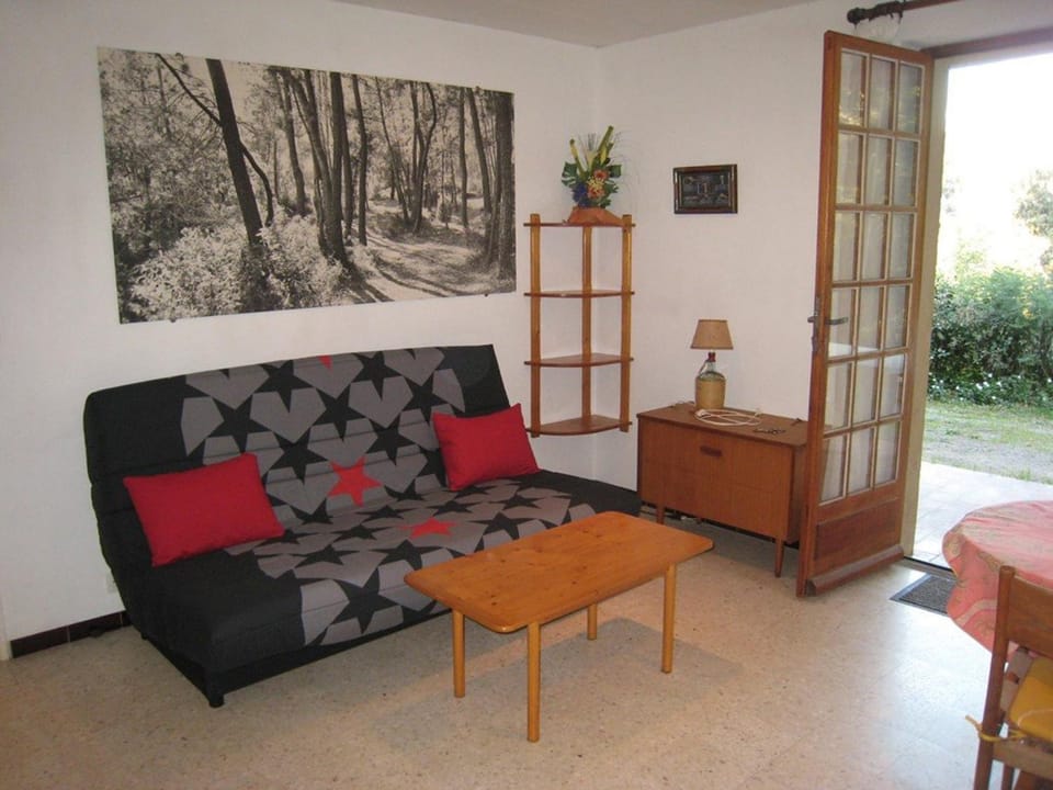 Charmant T3 avec Terrasse et Jardin, Quartier Super Cavalaire, Parking Inclus - FR-1-100-183 Apartment in Cavalaire-sur-Mer