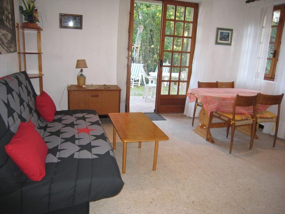 Charmant T3 avec Terrasse et Jardin, Quartier Super Cavalaire, Parking Inclus - FR-1-100-183 Apartment in Cavalaire-sur-Mer