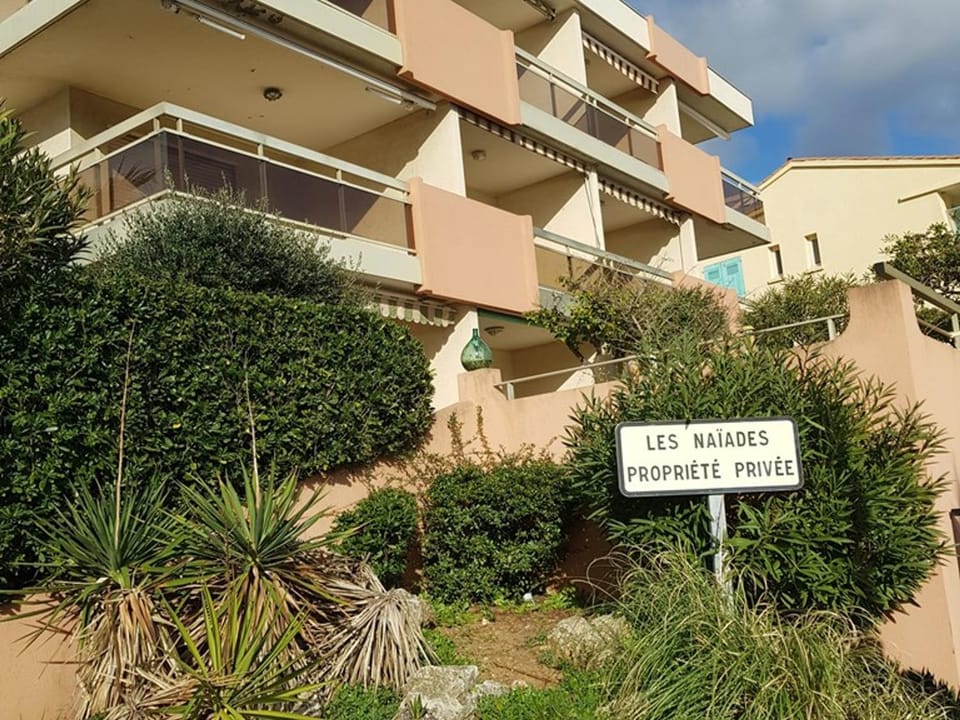 Studio cabine climatisé avec terrasse, parking, animaux admis - FR-1-100-184 Cabin in Cavalaire-sur-Mer