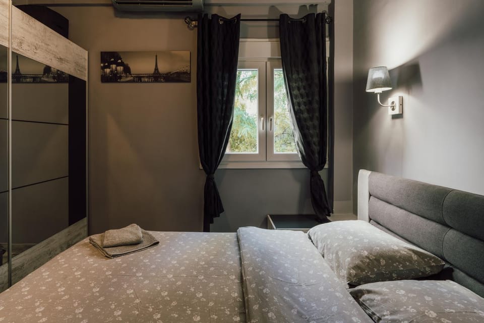 Bed, Bedroom, air conditioner