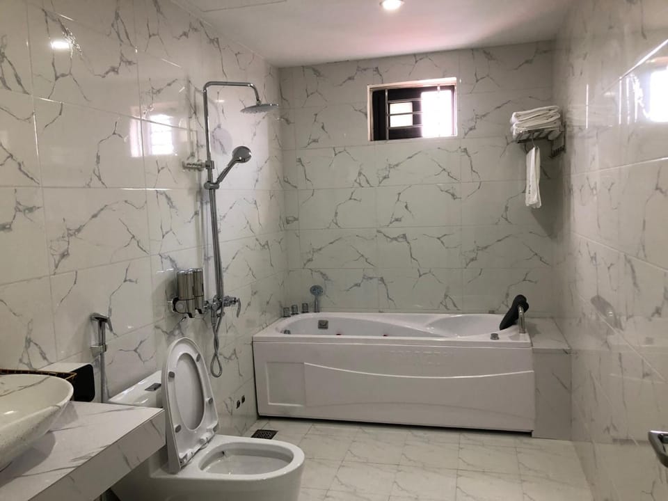 Shower, Toilet, Bath