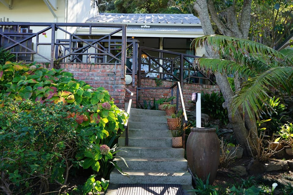 Property building, Patio, Facade/entrance, Garden