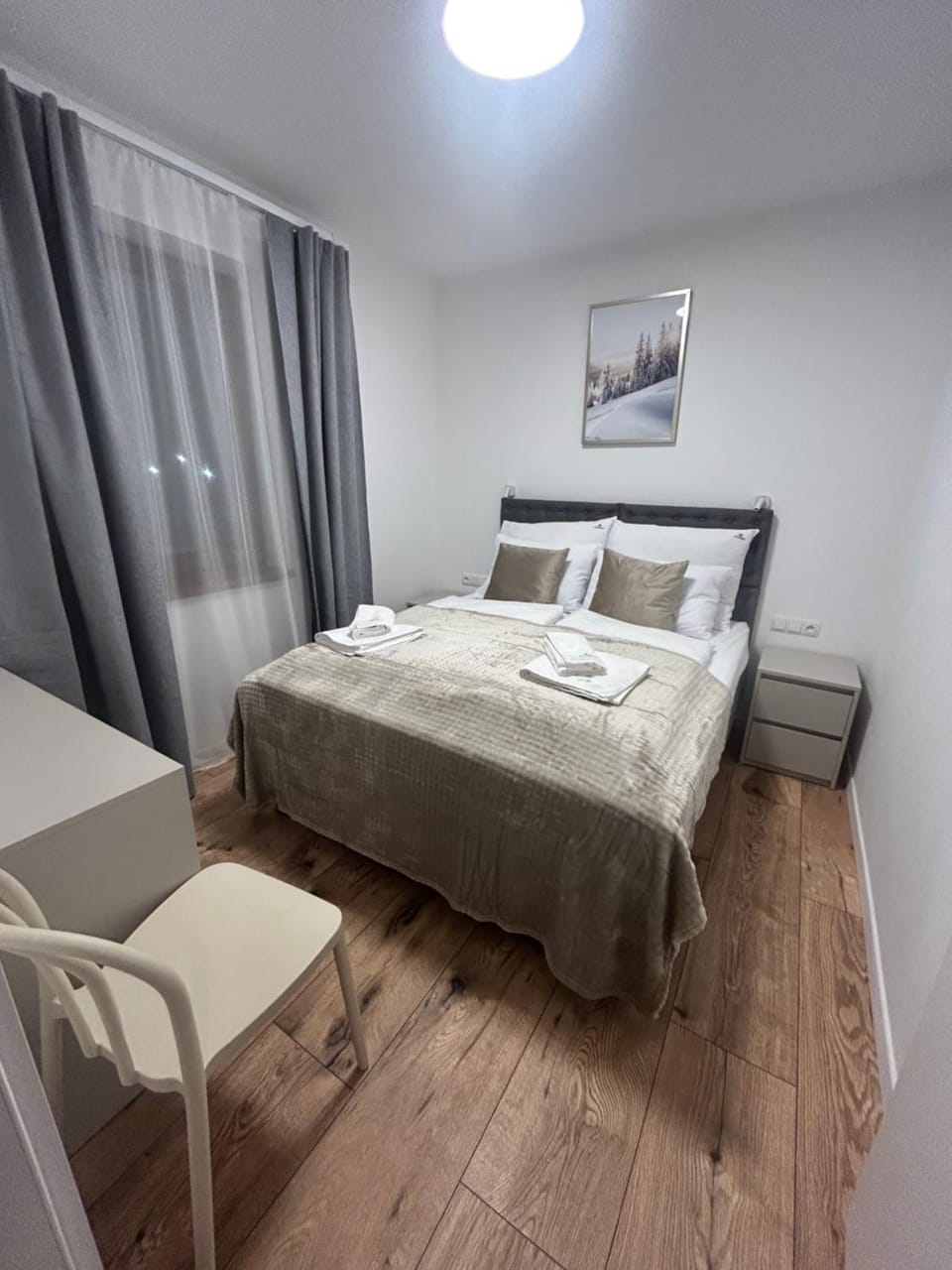 Bed, Bedroom, towels