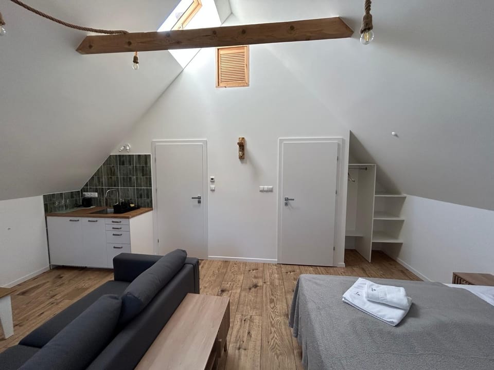 Bed, Kitchen or kitchenette, Photo of the whole room, Seating area, towels