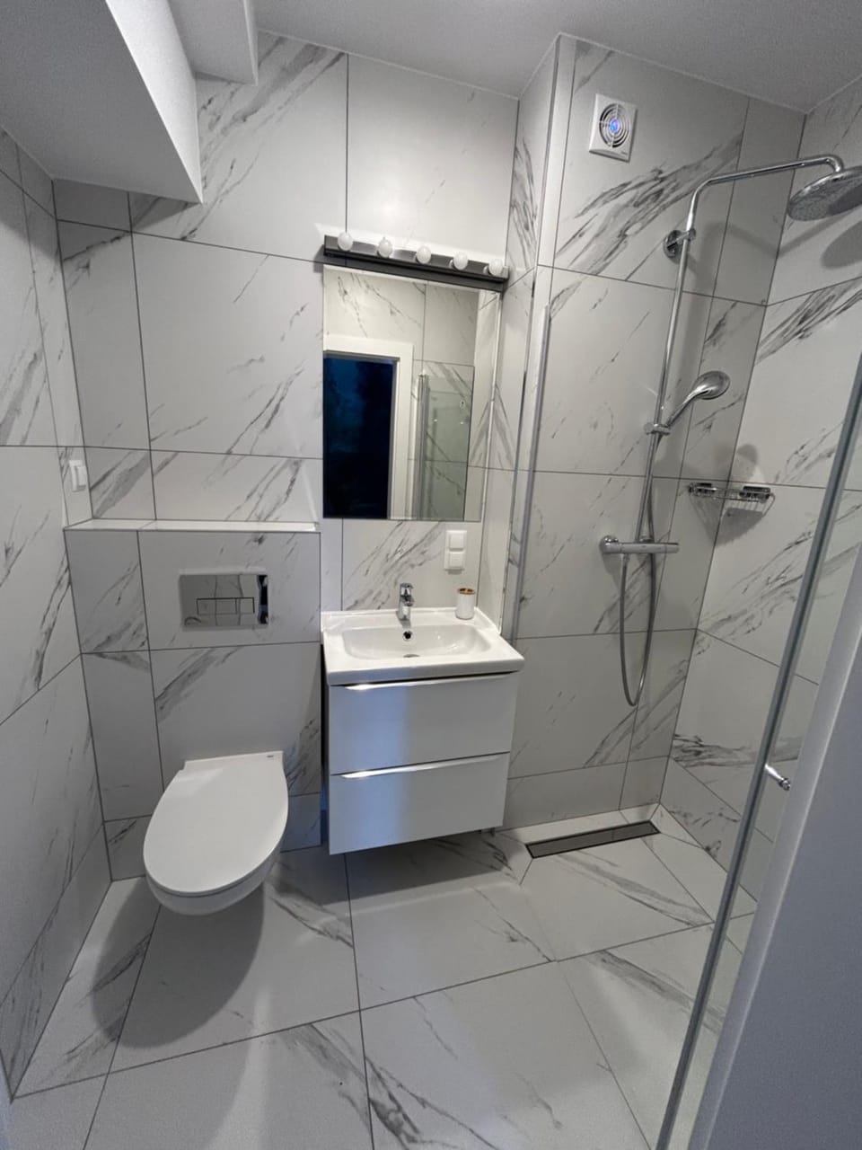 Shower, Toilet, Bathroom