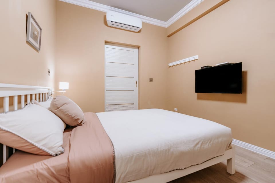 Bed, Bedroom, air conditioner