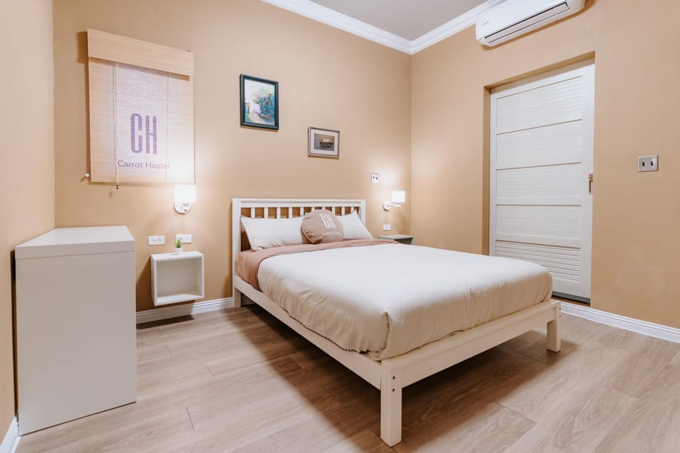 Photo of the whole room, Bedroom, air conditioner