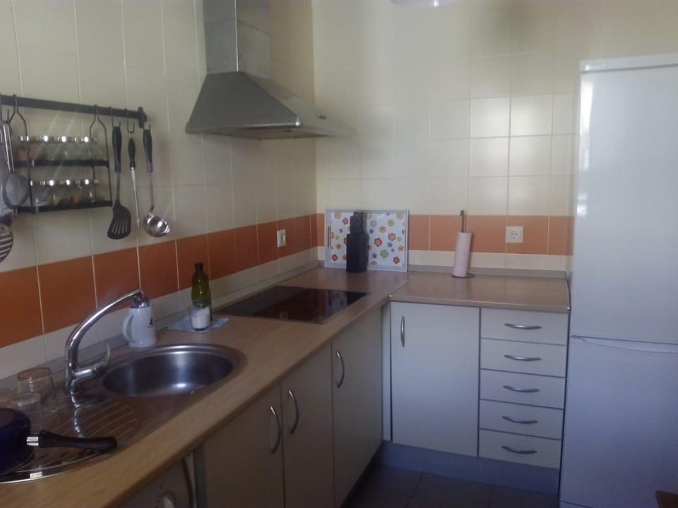 Kitchen or kitchenette, stove, toaster, washing machine