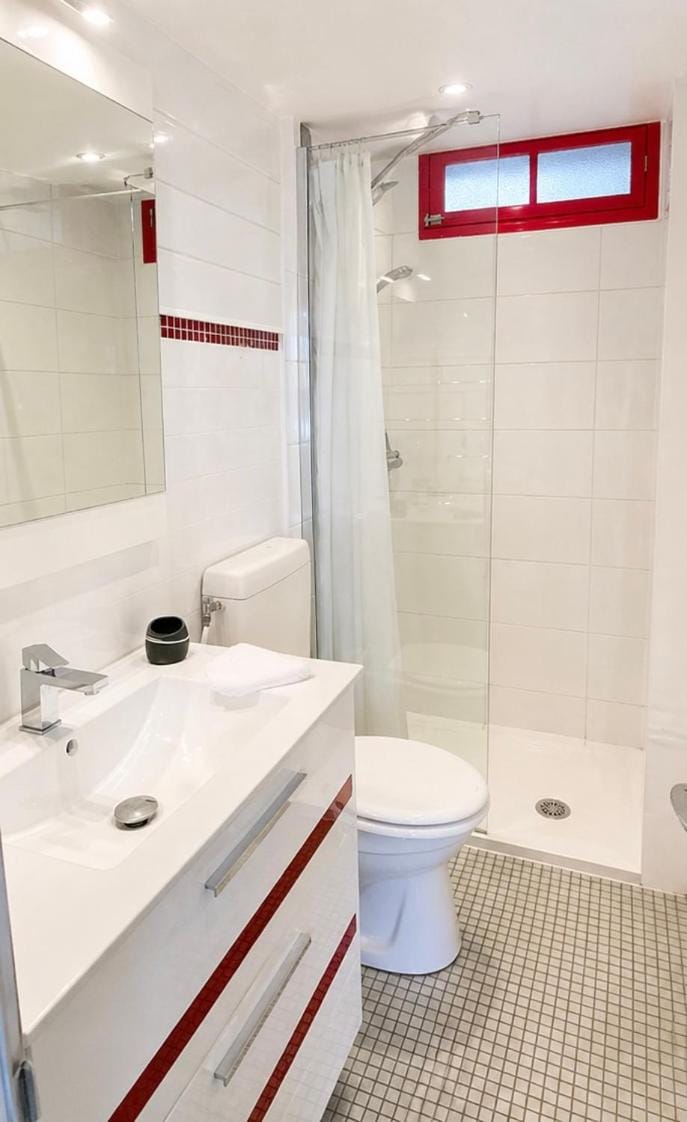 Shower, Toilet, Bathroom