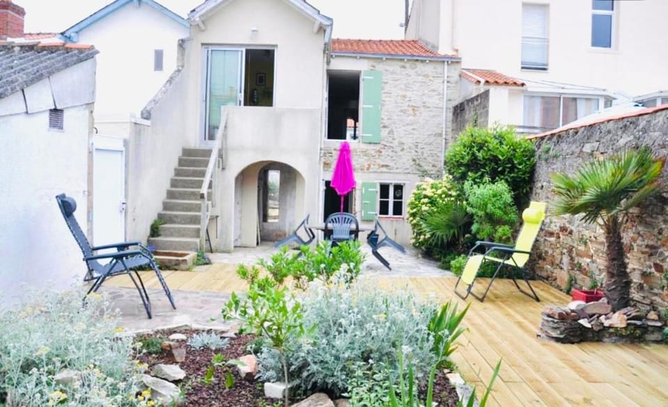 Maison centre-ville avec cour privée, plage à pied House in Les Sables-d'Olonne