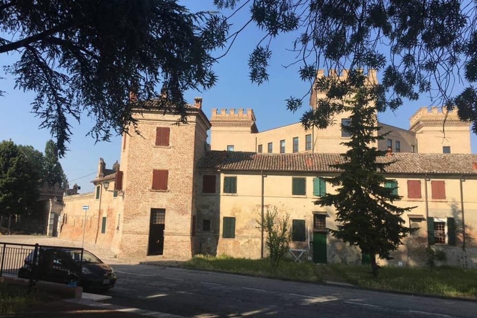 Property building, Neighbourhood