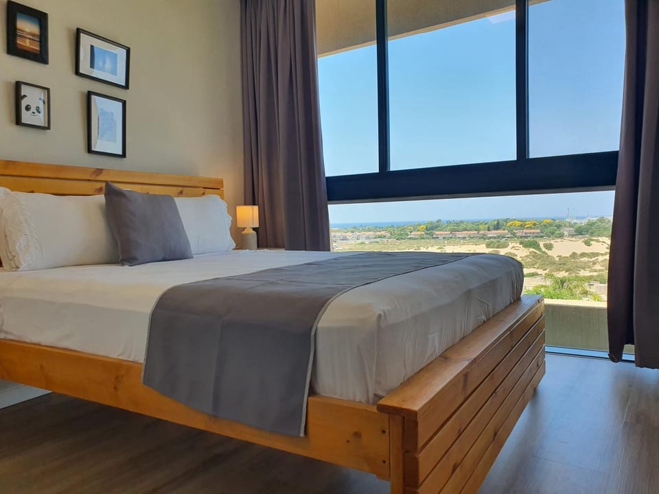 Bed, Bedroom, Garden view, Sea view