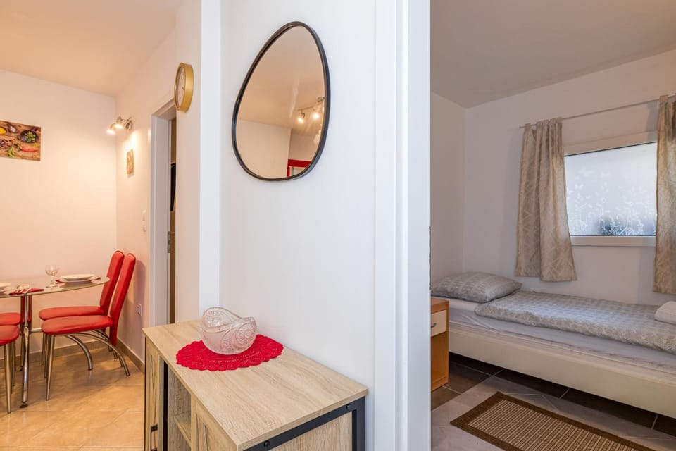 Seating area, Dining area, Bedroom