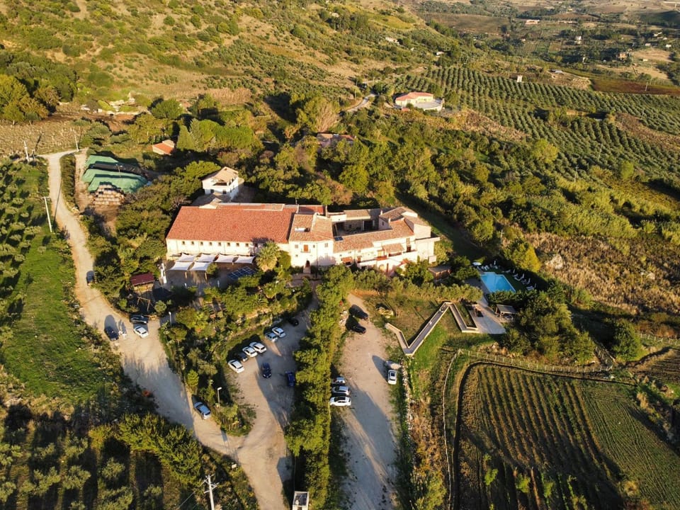 Property building, Natural landscape, Bird's eye view, Mountain view, Pool view, Swimming pool