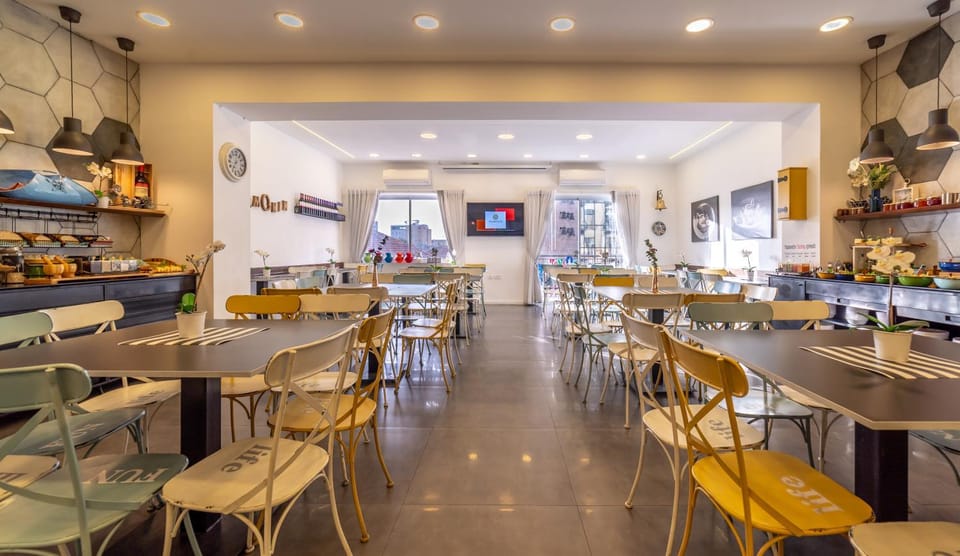 Restaurant/places to eat, Food and drinks
