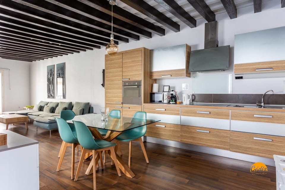 Coffee/tea facilities, Kitchen or kitchenette, Living room, Dining area, microwave, oven, stove, kitchen