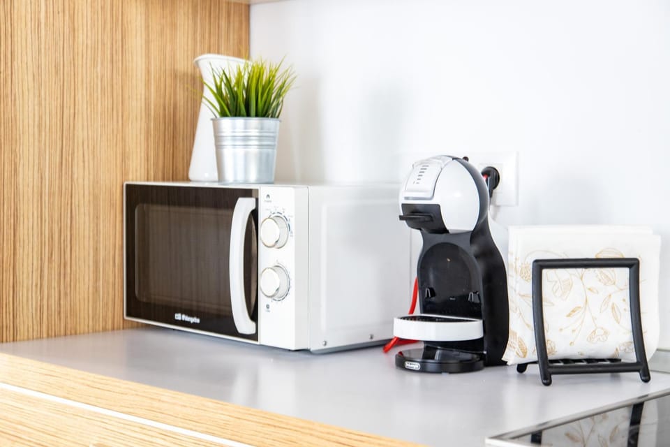 Coffee/tea facilities, microwave