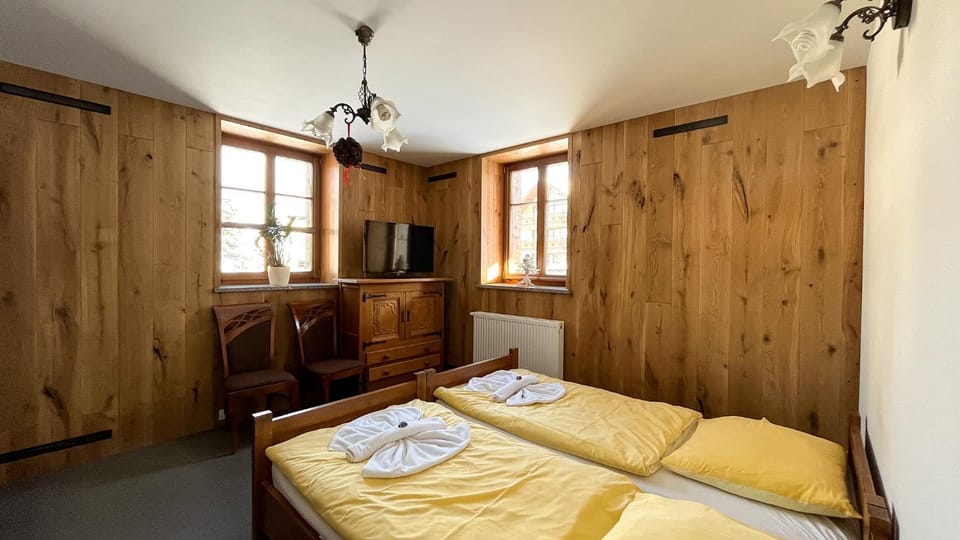 Communal lounge/ TV room, Bed, Photo of the whole room, Bedroom, Communal kitchen