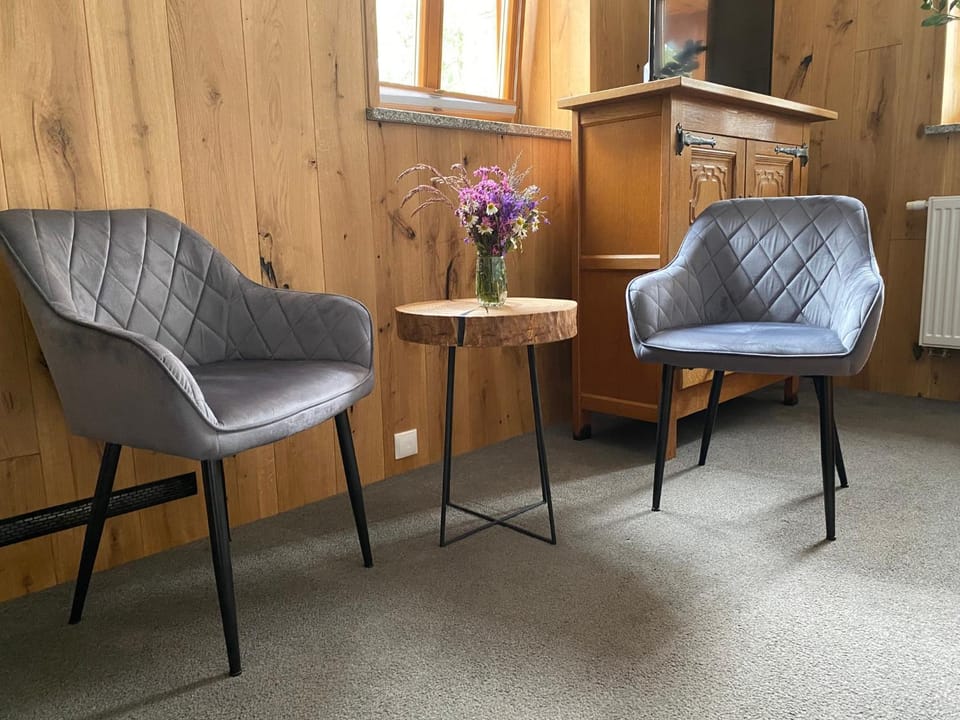 Communal lounge/ TV room, Seating area, Communal kitchen, Garden view, pet friendly
