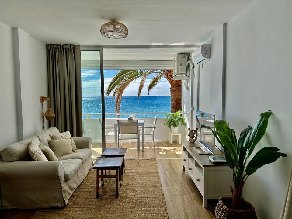 Living room, Sea view