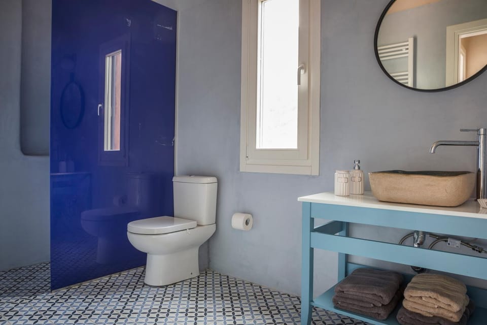 Toilet, Bathroom, towels