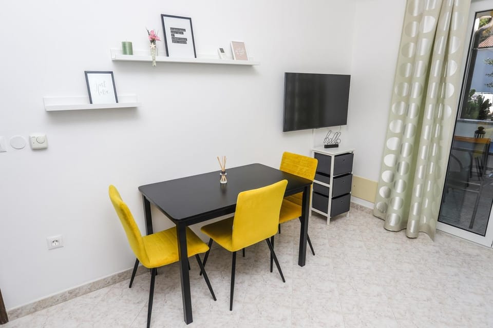 TV and multimedia, Dining area