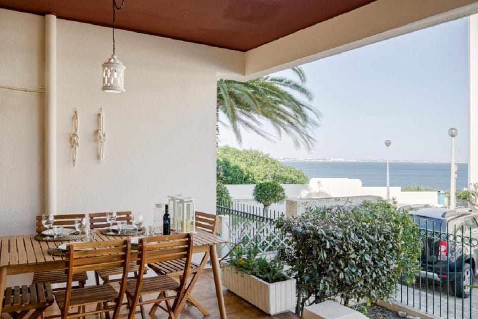 Sea view, Street view
