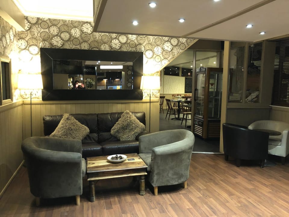 Lobby or reception, Lounge or bar, Continental breakfast, English/Irish breakfast, Lunch, Dinner, Drinks, Alcoholic drinks, Non alcoholic drinks