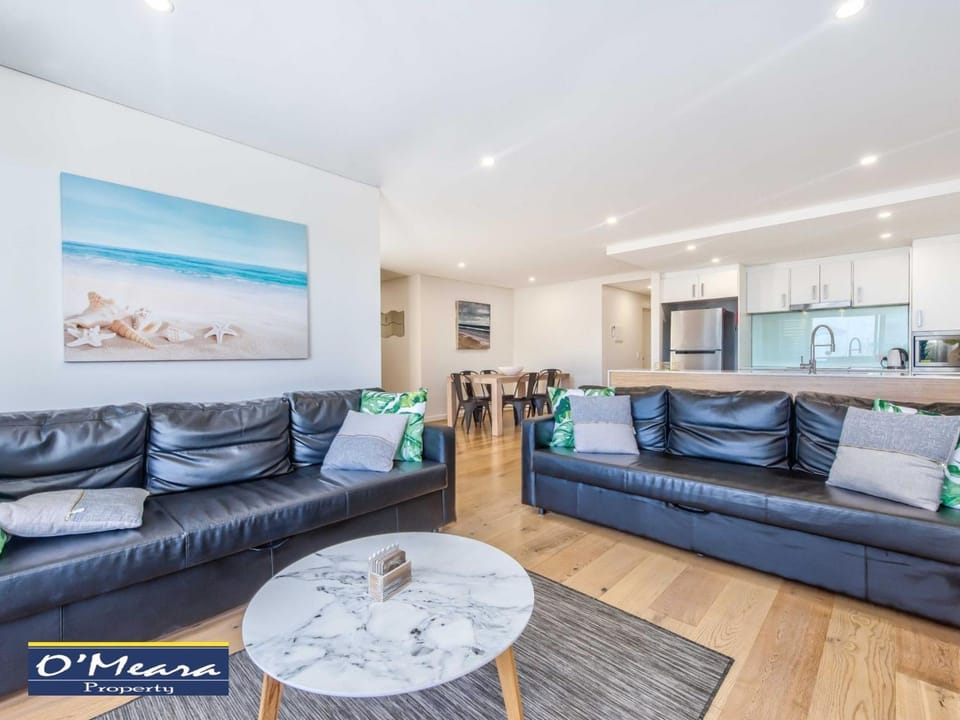 The Shoal 303 Air Conditioning WI-FI Netflix Views Linen and Lift Apartment in Shoal Bay